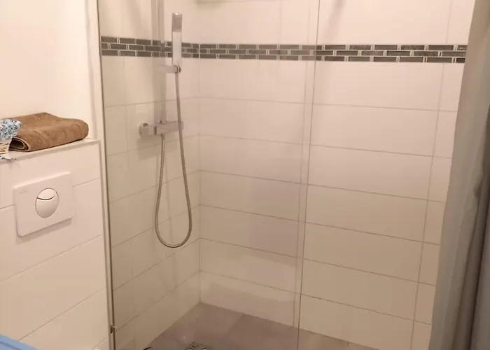 T2 A Cote De La أنتيب